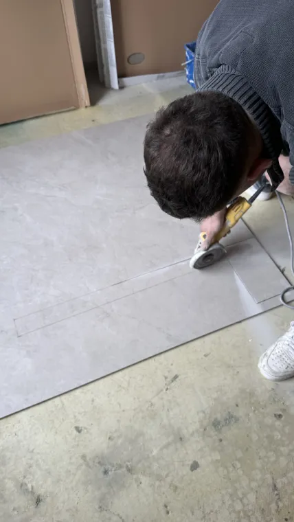 nécessite un savoir-faire technique précis afin d’assurer un alignement parfait